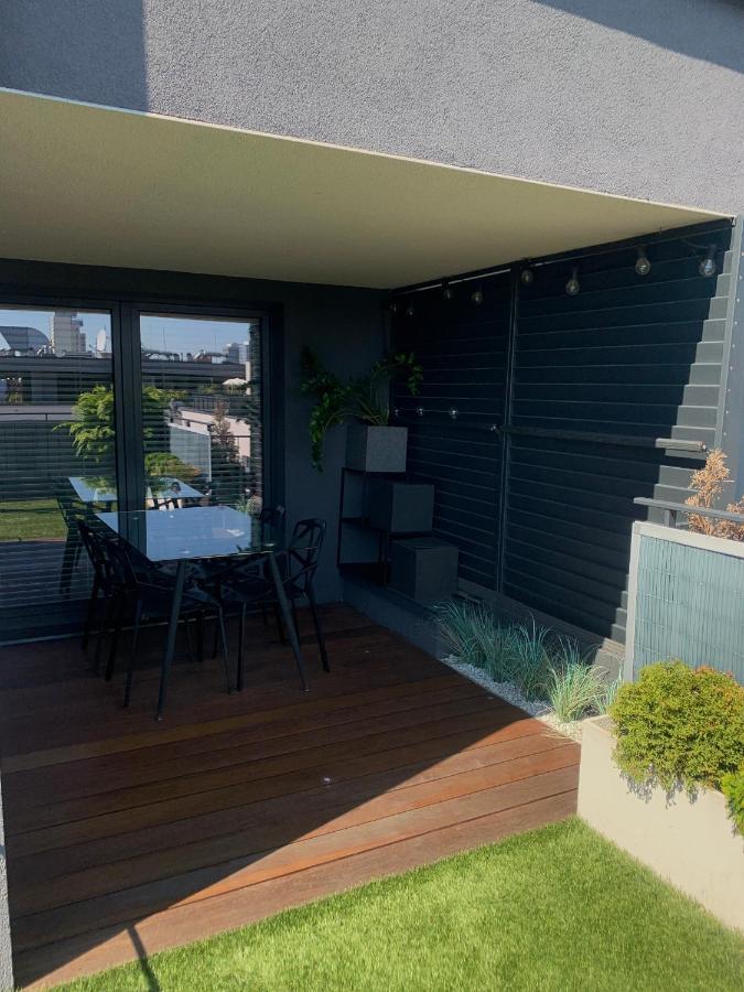 Apartmán Two-Levels Penthouse With A Garden In The City Center Lodž Exteriér fotografie