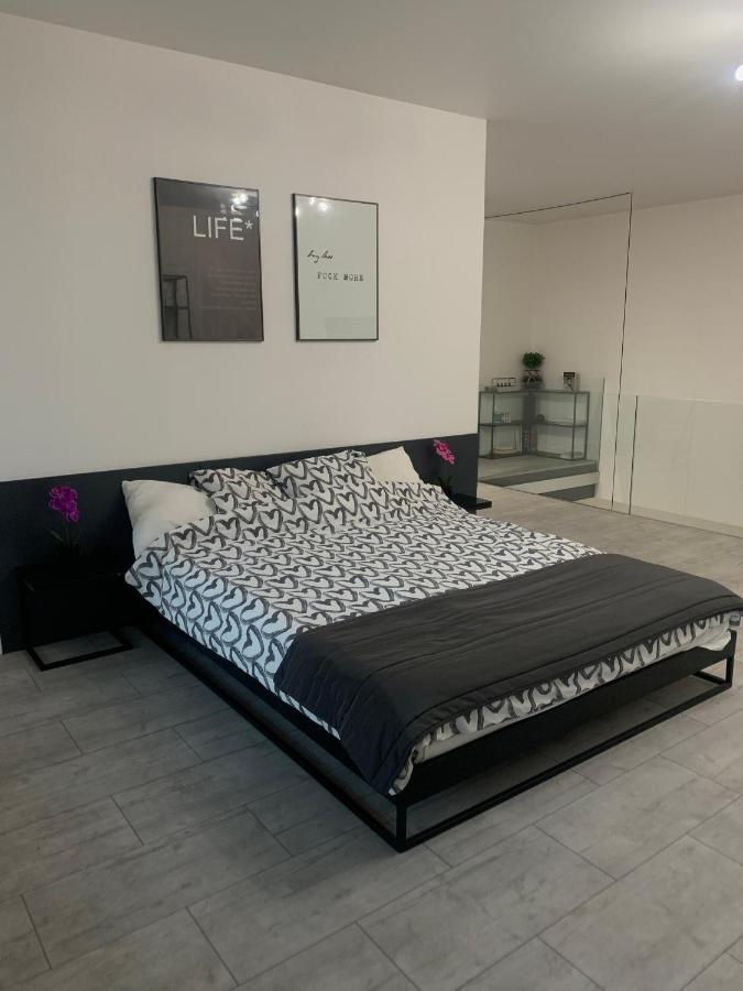 Apartmán Two-Levels Penthouse With A Garden In The City Center Lodž Exteriér fotografie