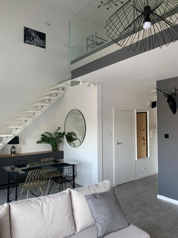 Apartmán Two-Levels Penthouse With A Garden In The City Center Lodž Exteriér fotografie