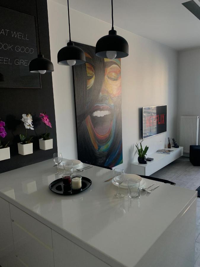Apartmán Two-Levels Penthouse With A Garden In The City Center Lodž Exteriér fotografie