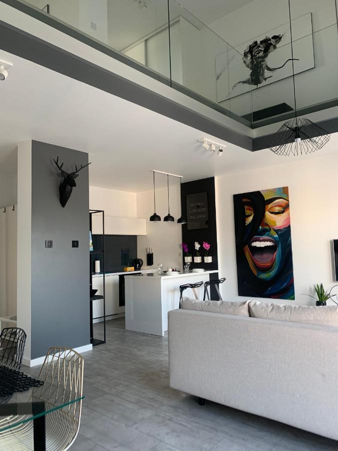 Apartmán Two-Levels Penthouse With A Garden In The City Center Lodž Exteriér fotografie
